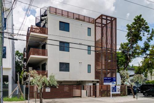Modern 3BR PH with Rooftop Plunge Pool in Miami Modern 3BR PH with Rooftop Plunge Pool in Miami