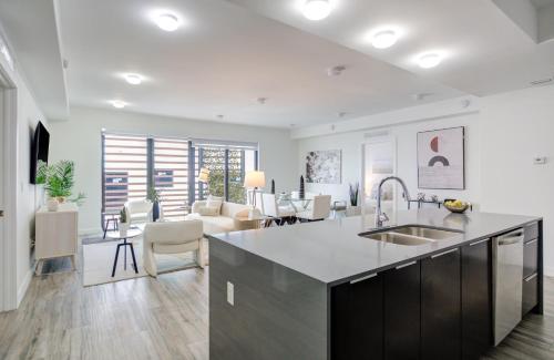 Modern 3BR PH with Rooftop Plunge Pool in Miami Modern 3BR PH with Rooftop Plunge Pool in Miami
