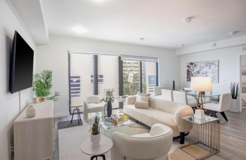 Modern 3BR PH with Rooftop Plunge Pool in Miami Modern 3BR PH with Rooftop Plunge Pool in Miami