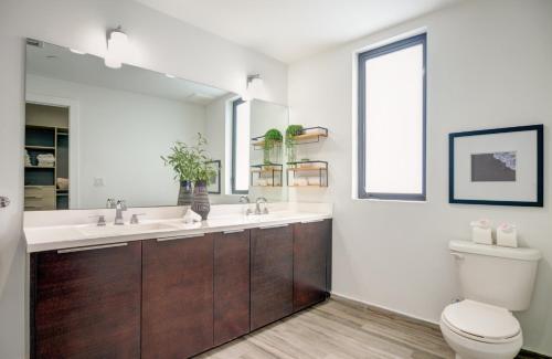 Modern 3BR PH with Rooftop Plunge Pool in Miami Modern 3BR PH with Rooftop Plunge Pool in Miami