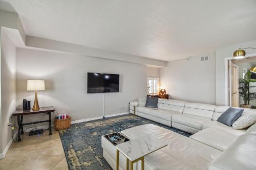 Bayside Penthouse-5min to Beach, Rest & Shops in Clearwater Beach, USA