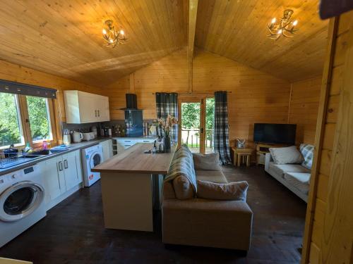 Pet Friendly - Lodge at Riverview Holiday Park in Ньюкаслтон
