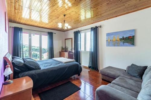 Casa Central - Peceful Mountain Retreat in Calheta 3