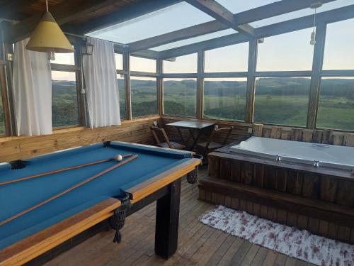 Chalé com banheira de hidromassagem e mesa de sinuca (Chale com banheira de hidromassagem e mesa de sinuca) in 邦雅爾丁達塞拉