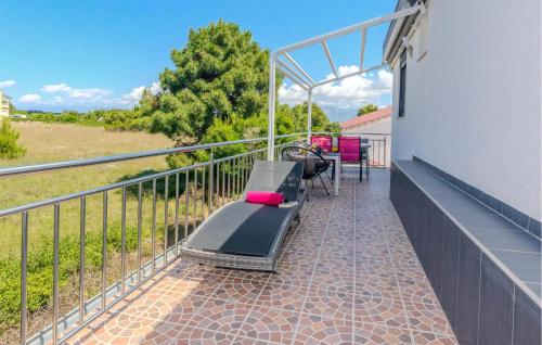 Cozy Apartment In Vir With Wifi