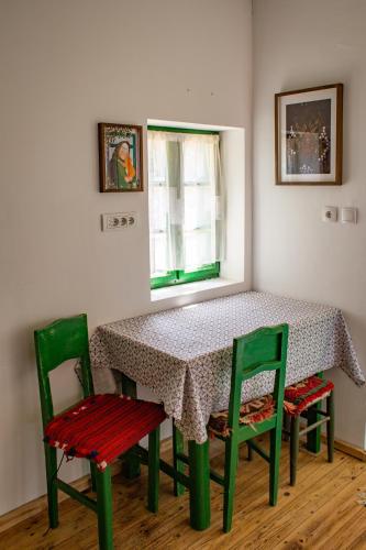 設施, Baba Jagina koliba in 卡拉納茨