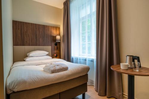 Standard Single Room image 10