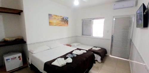 1 double bed, 1 twin bed