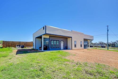 Charming Country Retreat Near Winery, and Brewery Charming Country Retreat Near Winery, and Brewery