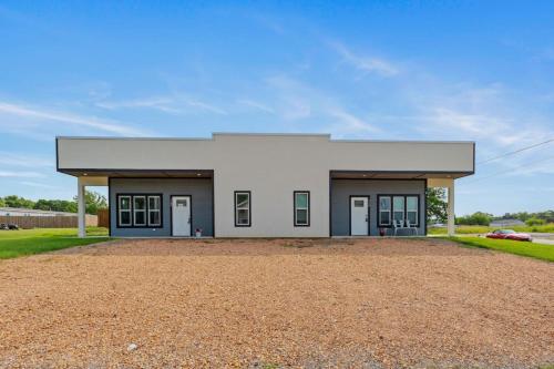 Country Retreat Near Downtown, Winery and Brewery Country Retreat Near Downtown, Winery and Brewery