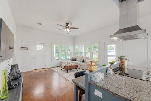 Country Retreat Near Downtown, Winery and Brewery Country Retreat Near Downtown, Winery and Brewery