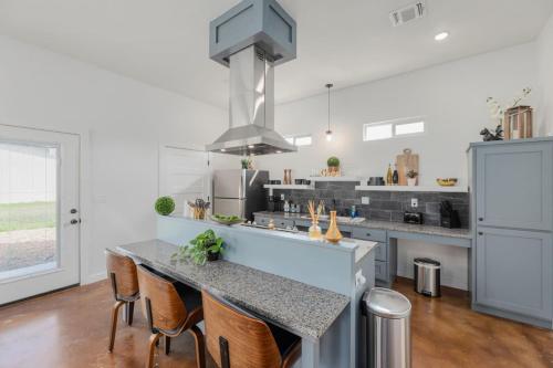 Country Retreat Near Downtown, Winery and Brewery Country Retreat Near Downtown, Winery and Brewery