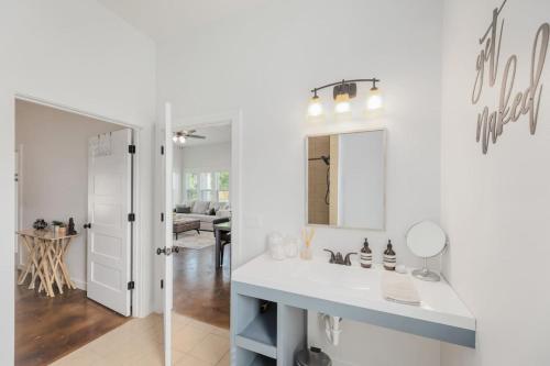 Country Retreat Near Downtown, Winery and Brewery Country Retreat Near Downtown, Winery and Brewery