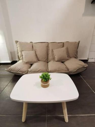 API API APARTMENT HOMESTAY BESIDE CENTRE POINT STUDIO 3Pax API API APARTMENT HOMESTAY BESIDE CENTRE POINT STUDIO 3Pax