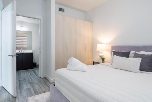 Stylish 2BR Miami Condo with Private Balcony Stylish 2BR Miami Condo with Private Balcony