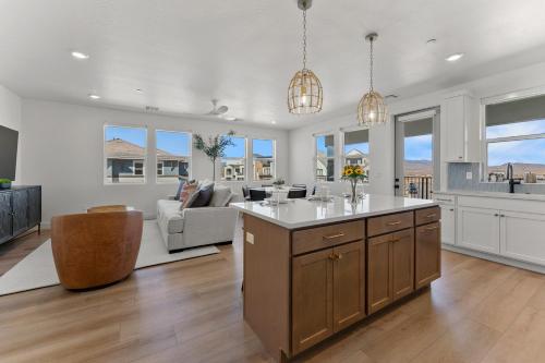 The Lagoon Neighbor condo