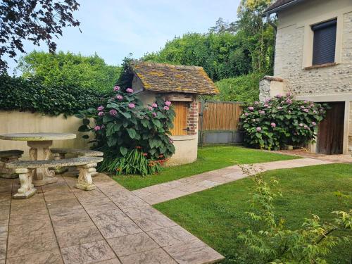 House with 2 bedrooms in Sainte Genevieve les Gasny with enclosed garden and WiFi - image 2