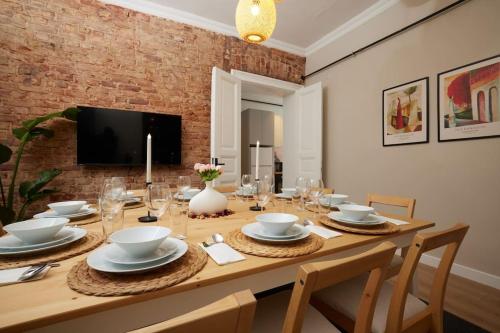 Spacious 6BR 3Bath AC in Center - Santur D5-6