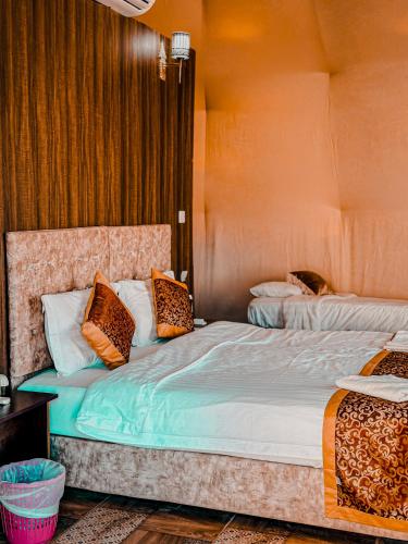3 twin beds