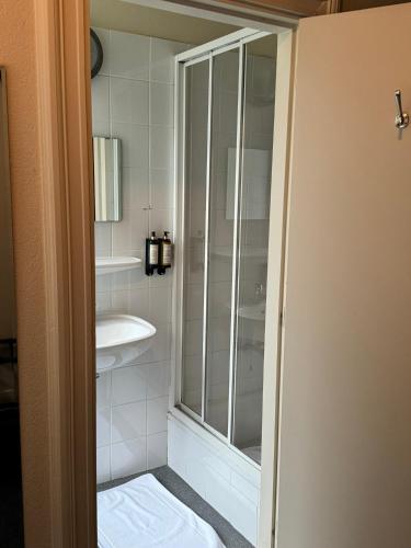 Single Room image 4