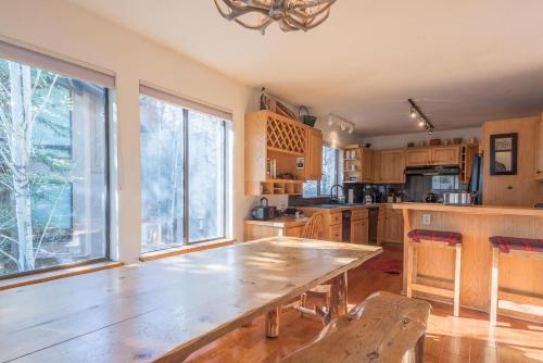 Sage Road Duplex Beautiful Views in Warm Springs - image 9