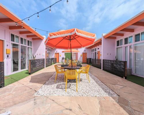 AMAZING Hermosa Beach Location plus Free Parking in Hermosa Beach, USA