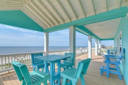 Beachfront Gilchrist Retreat Hot Tub and Bay Views in Gilchrist, USA