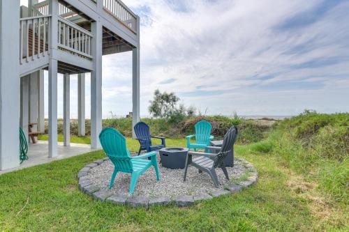 Beachfront Gilchrist Retreat Hot Tub and Bay Views in Gilchrist, USA