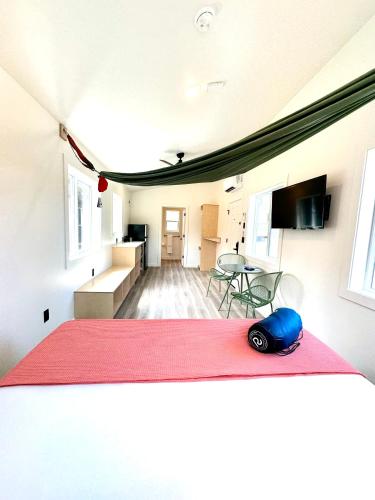 591556080 LOGE Westport