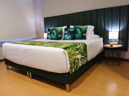 1 king bed, 1 twin bed