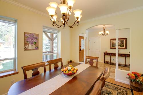 Clark Fork Riverfront Home w/ Dock! in 湯普森瀑布