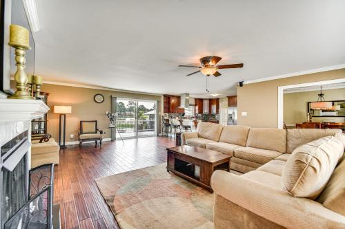 Luxe Lakefront Portsmouth Home Fish, Swim and Play! in Portsmouth, USA