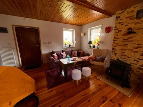 Malinowa Chatka Mostki Malinowa Chatka Mostki