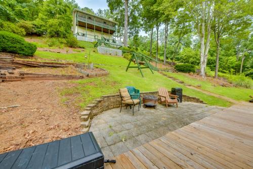 Waterfront Lake Martin Home Boat Dock, Fire Pit! in Dadeville, USA