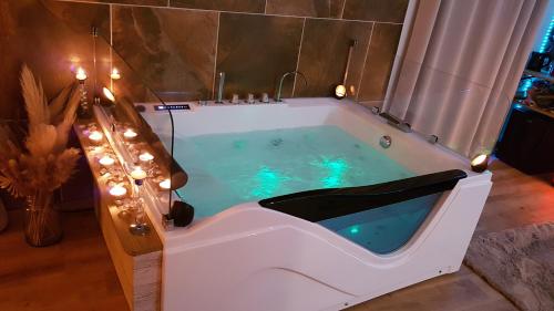 Love room jaccuzi chambre d'hôte Creissan