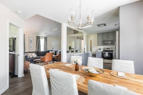 Renovated Charlotte 3BR near Whitewater Ctr in Charlotte, USA