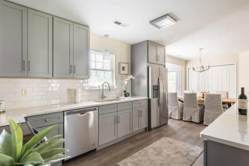 Renovated Charlotte 3BR near Whitewater Ctr in Charlotte, USA