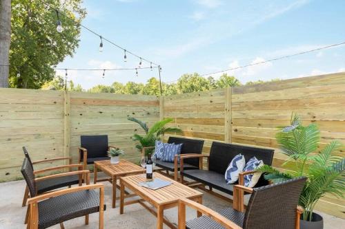 Renovated Charlotte 3BR near Whitewater Ctr in Charlotte, USA