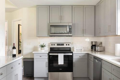 Renovated Charlotte 3BR near Whitewater Ctr in Charlotte, USA