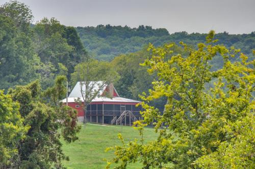Tennessee Farmhouse Retreat with Wraparound Deck! in Winchester, USA