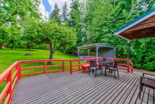 Private park in a cozy home next to I-90 huge yard