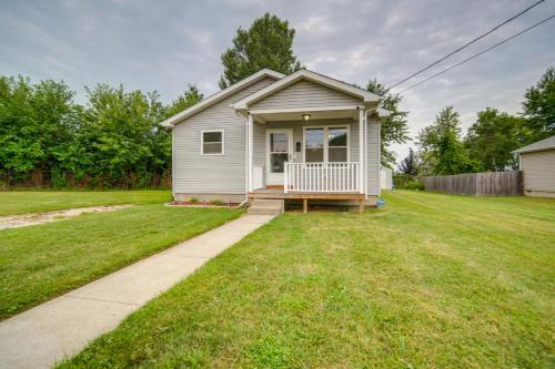 Quaint Erie Home with Smart TVs and Yard 3 Mi to Lake in Erie, USA