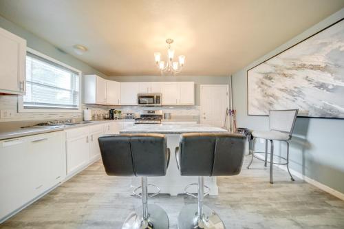 Quaint Erie Home with Smart TVs and Yard 3 Mi to Lake in Erie, USA
