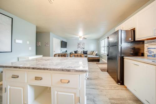 Quaint Erie Home with Smart TVs and Yard 3 Mi to Lake in Erie, USA