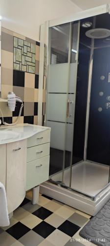 Hôtel Résidence Saint Ouen – Saint-Ouen-sur-Seine, CA