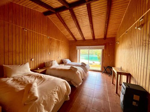 3 twin beds
