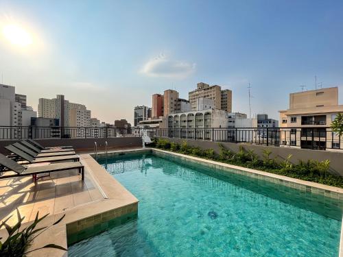 Condomínio com piscina ao lado do Parque Buenos Aires, São Paulo