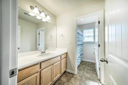 New Family Home with Patio & Yard! New Family Home with Patio & Yard!