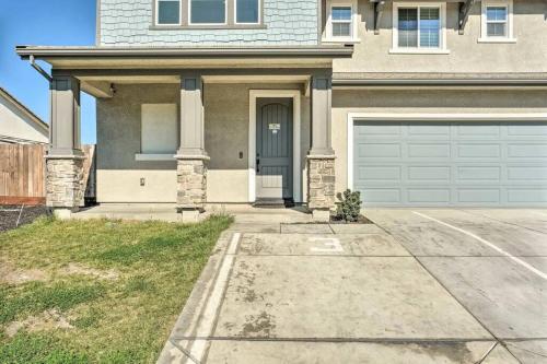 New Family Home with Patio & Yard! New Family Home with Patio & Yard!