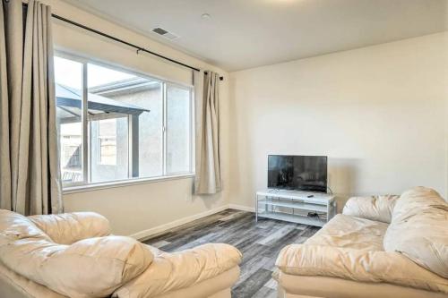 New Family Home with Patio & Yard! New Family Home with Patio & Yard!